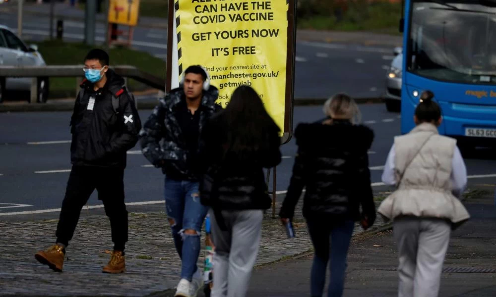 Επιστρέφει ο κορονοϊός στην Βρετανία: 41.299 κρούσματα το τελευταίο 24ωρο